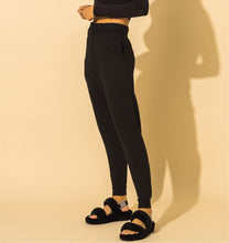 Load image into Gallery viewer, Go-Getter Joggers Black